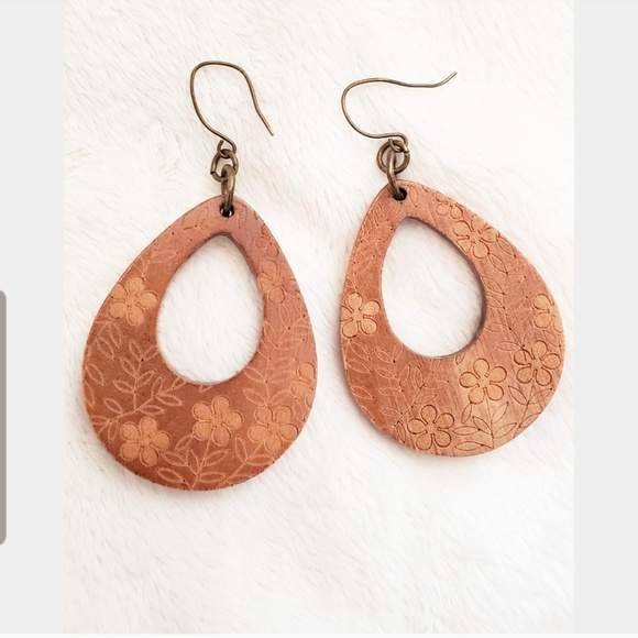 Claire's Jewelry - 🍂Floral Wooden Earrings🍂